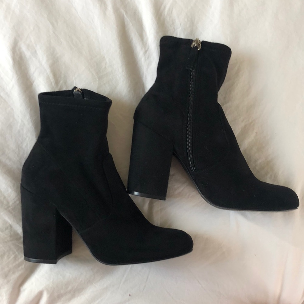 MAKE AN OFFER: NWT Steve Madden booties size 7